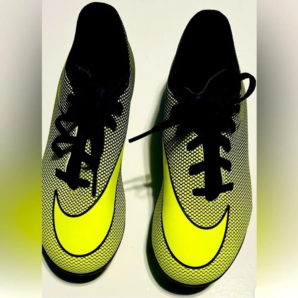 NIKE - Soccer shoes ⚽️ Nike Yellow and Black Athletic Shoes
